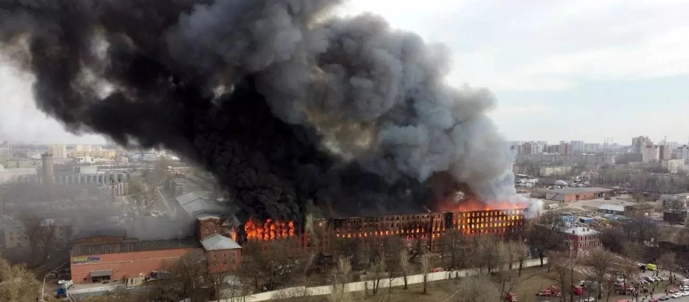 Αγία Πετρούπολη: Σε κρίσιμη κατάσταση ακόμη δύο πυροσβέστες από την πρωτοφανή πυρκαγιά